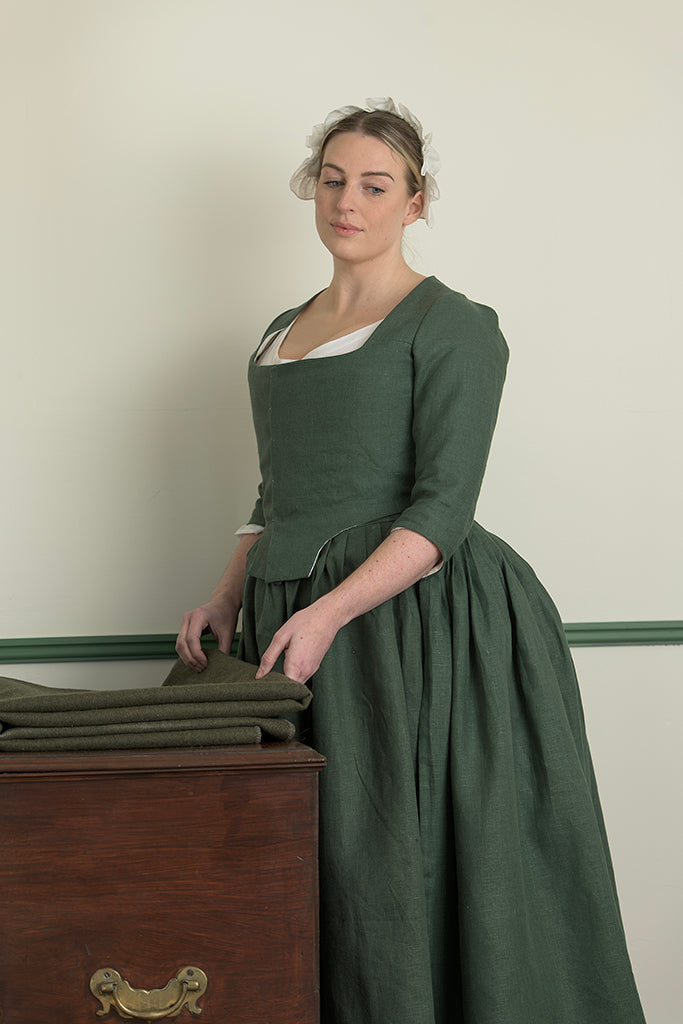 Robe en lin vert 1770 1790 Samson Historical