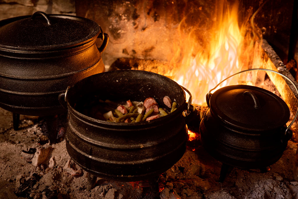 Cast iron Cooking Pots at
