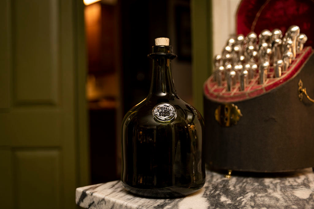 Photo, Alcohol - Dark in glass with bottle