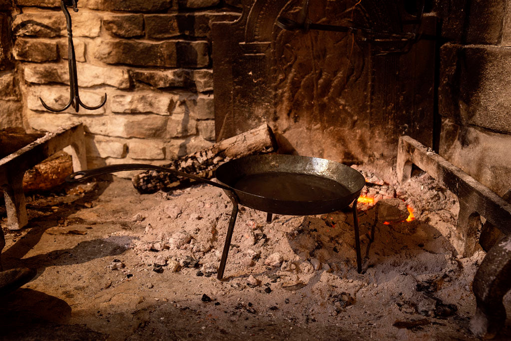 Cooking Pot Cast Iron Swedish 18th Century — L A S E R O W